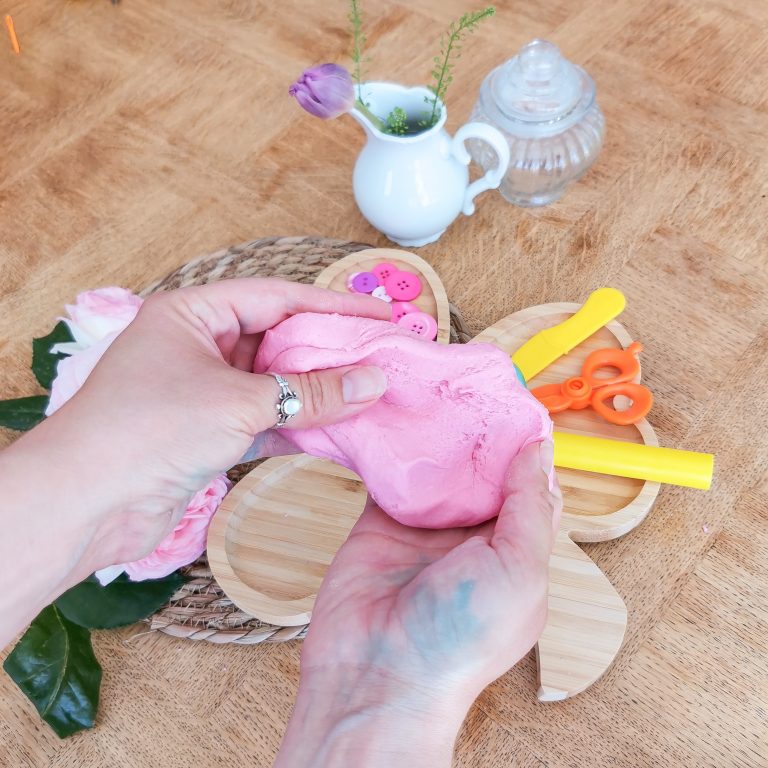 Lire la suite à propos de l’article DIY Pâte à Modeler Comestible pour Bébé